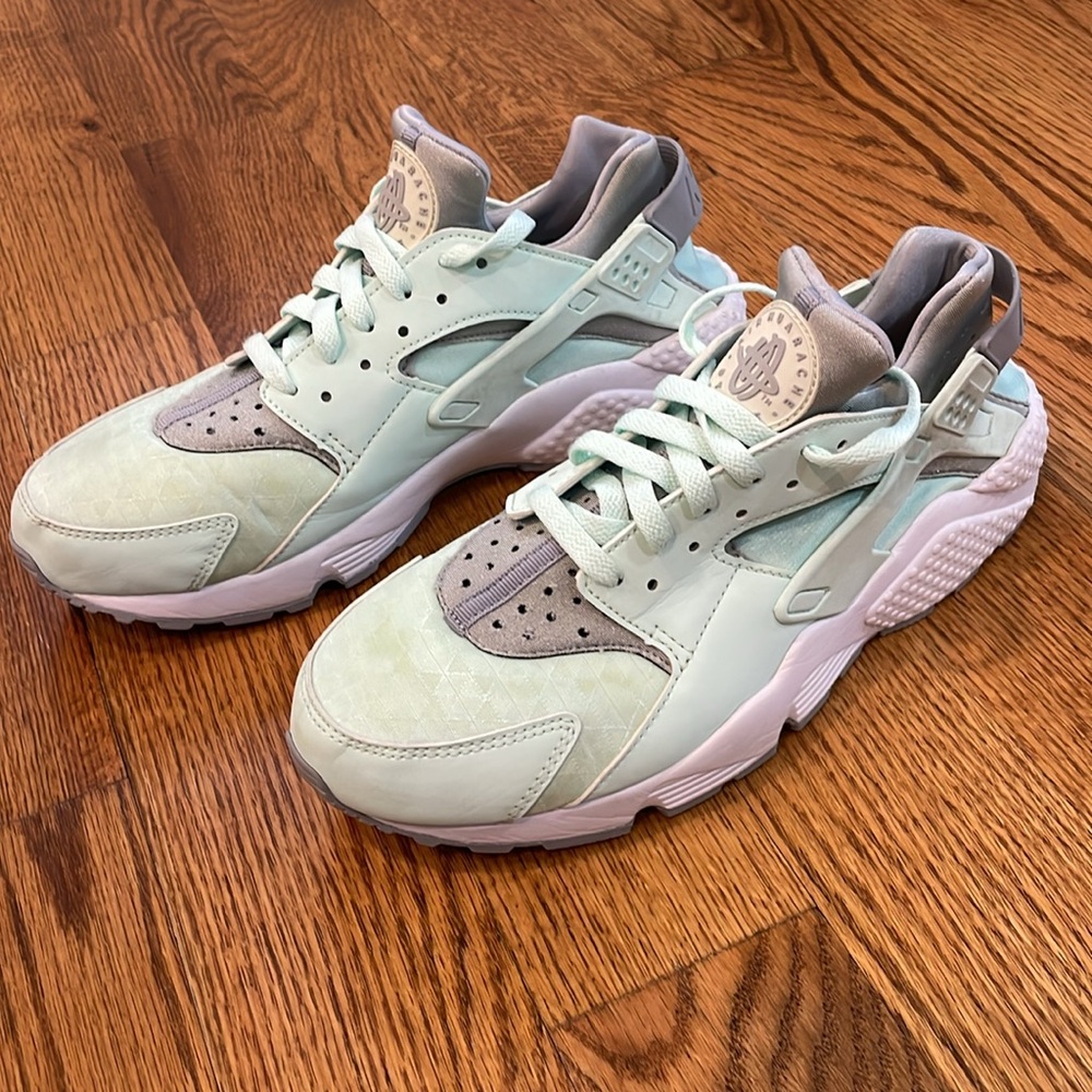 Women’s Nike Air Huarache Run Igloo Sneakers. Size 10. Excellent/Like New. - Picture 5 of 14